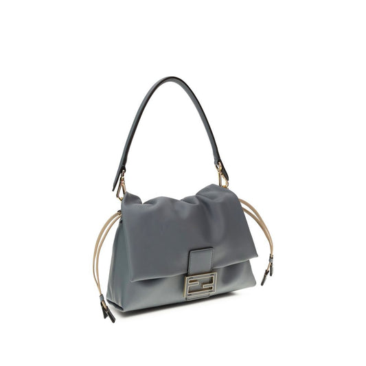 Fendi Schultertasche aus hellblauem Kalbsleder, Modell Bos Taurus
