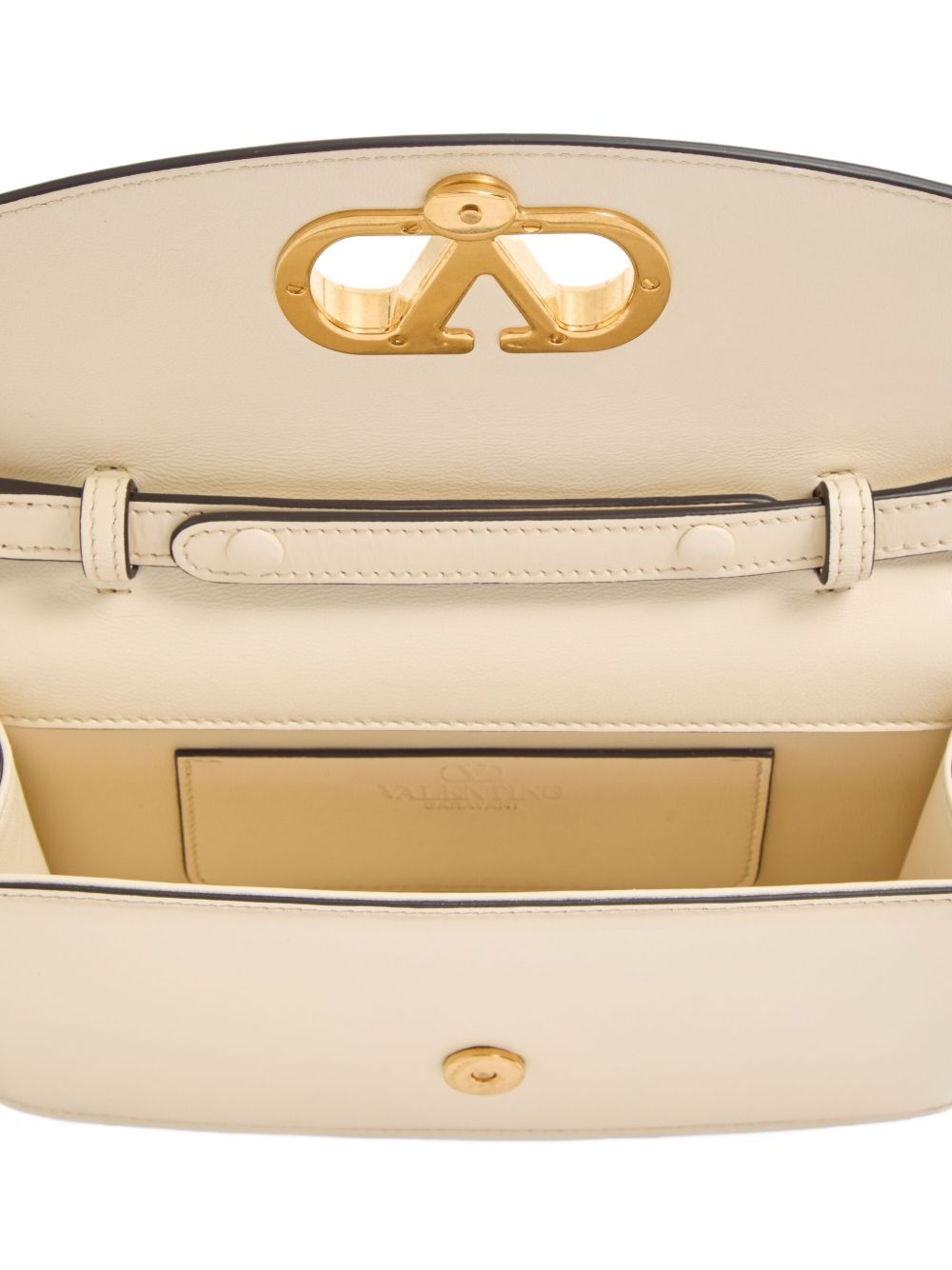 Pochette Vain Valentino Garavani en cuir de veau brillant