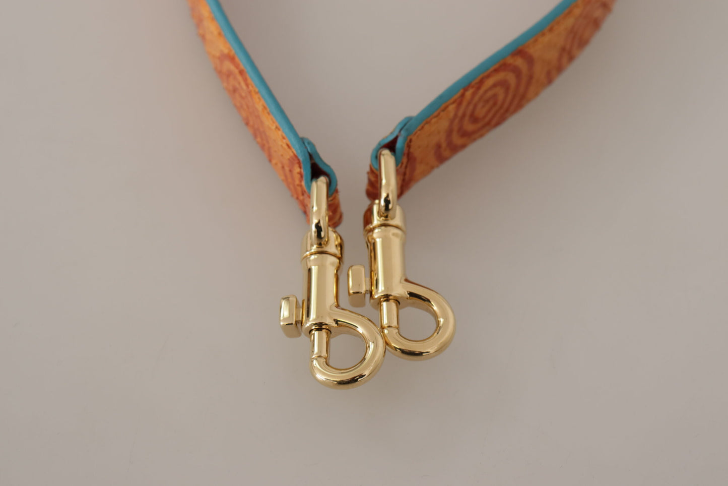 Dolce & Gabbana Schickes orangefarbenes Schultergurt-Accessoire aus Leder