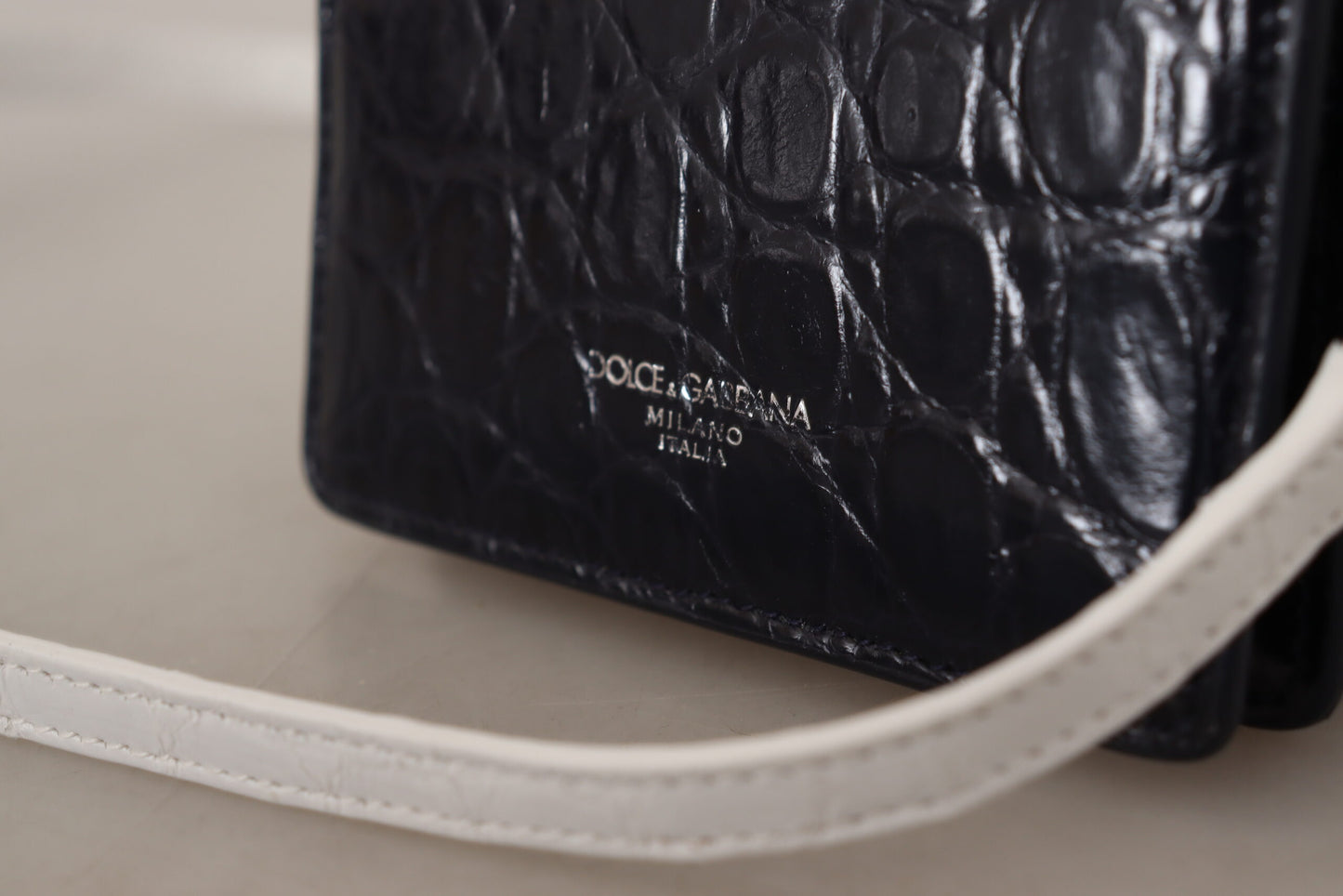 Dolce & Gabbana – Zweifach faltbare Geldbörse aus exotischem Leder mit Riemen, Blau