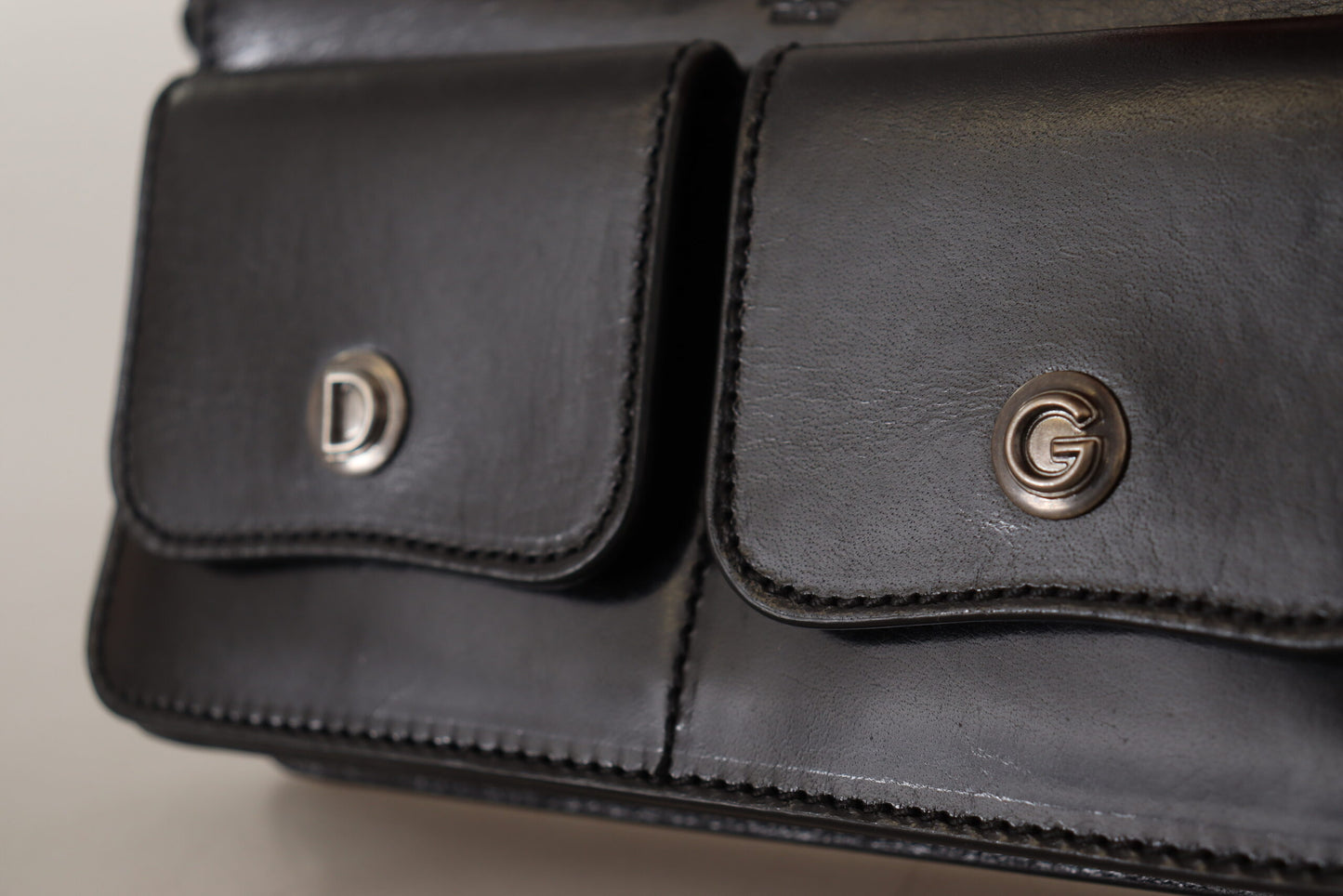 Portefeuille élégant en cuir Dolce & Gabbana, noir intemporel
