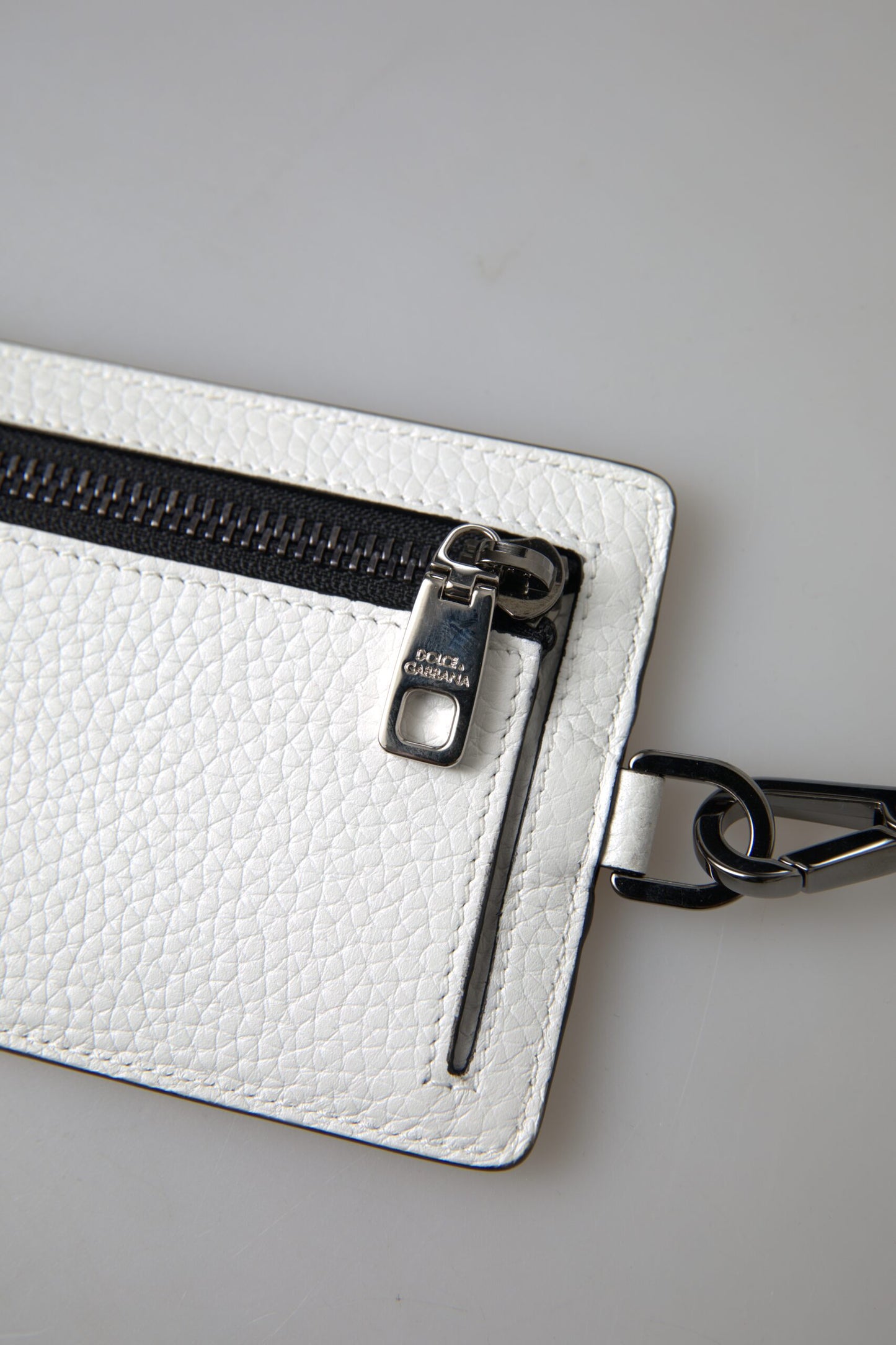 Porte-cartes élégant en cuir blanc Dolce & Gabbana avec cordon