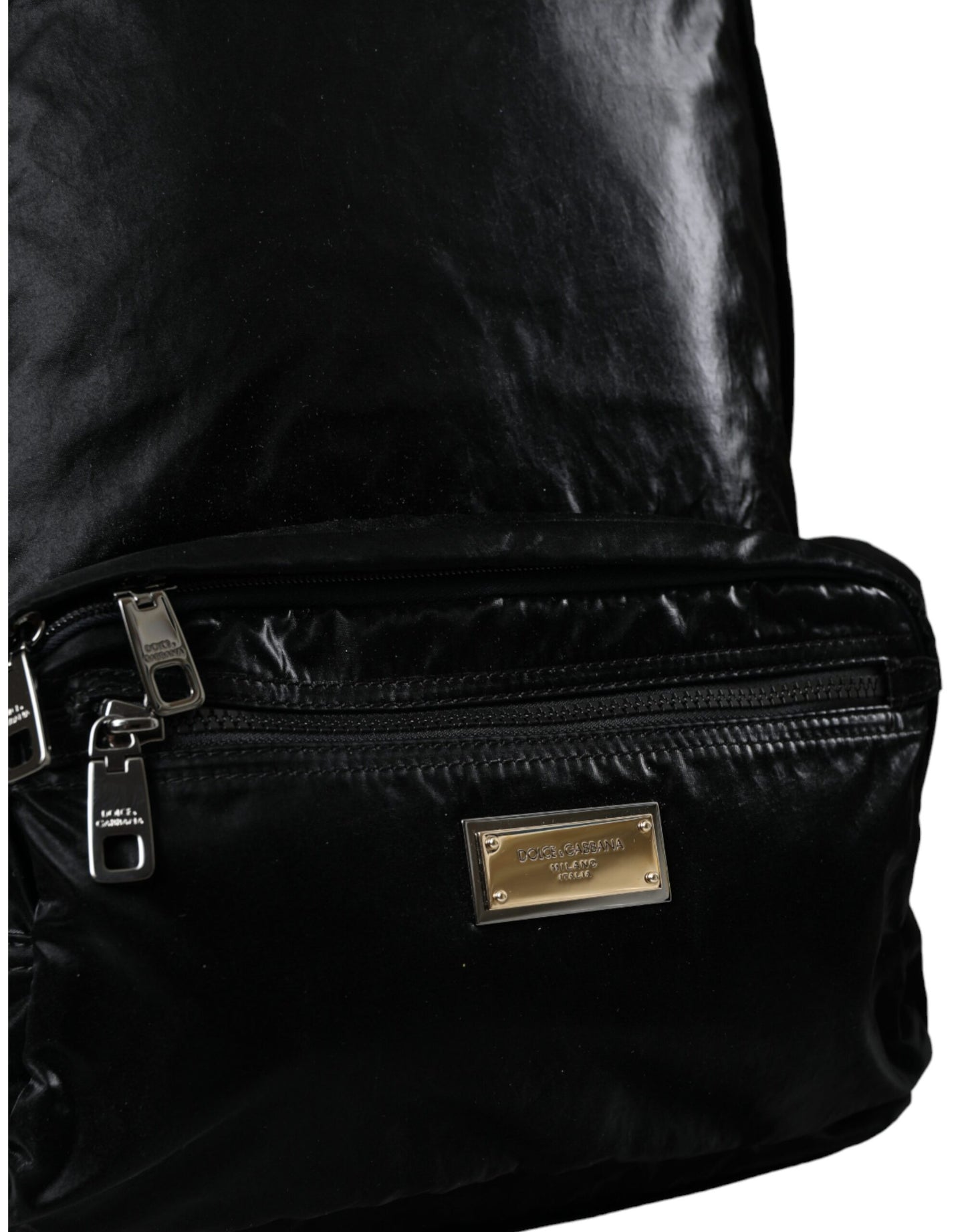 Dolce & Gabbana – Rucksacktasche aus schwarzem Lackleder mit Logo-Plakette