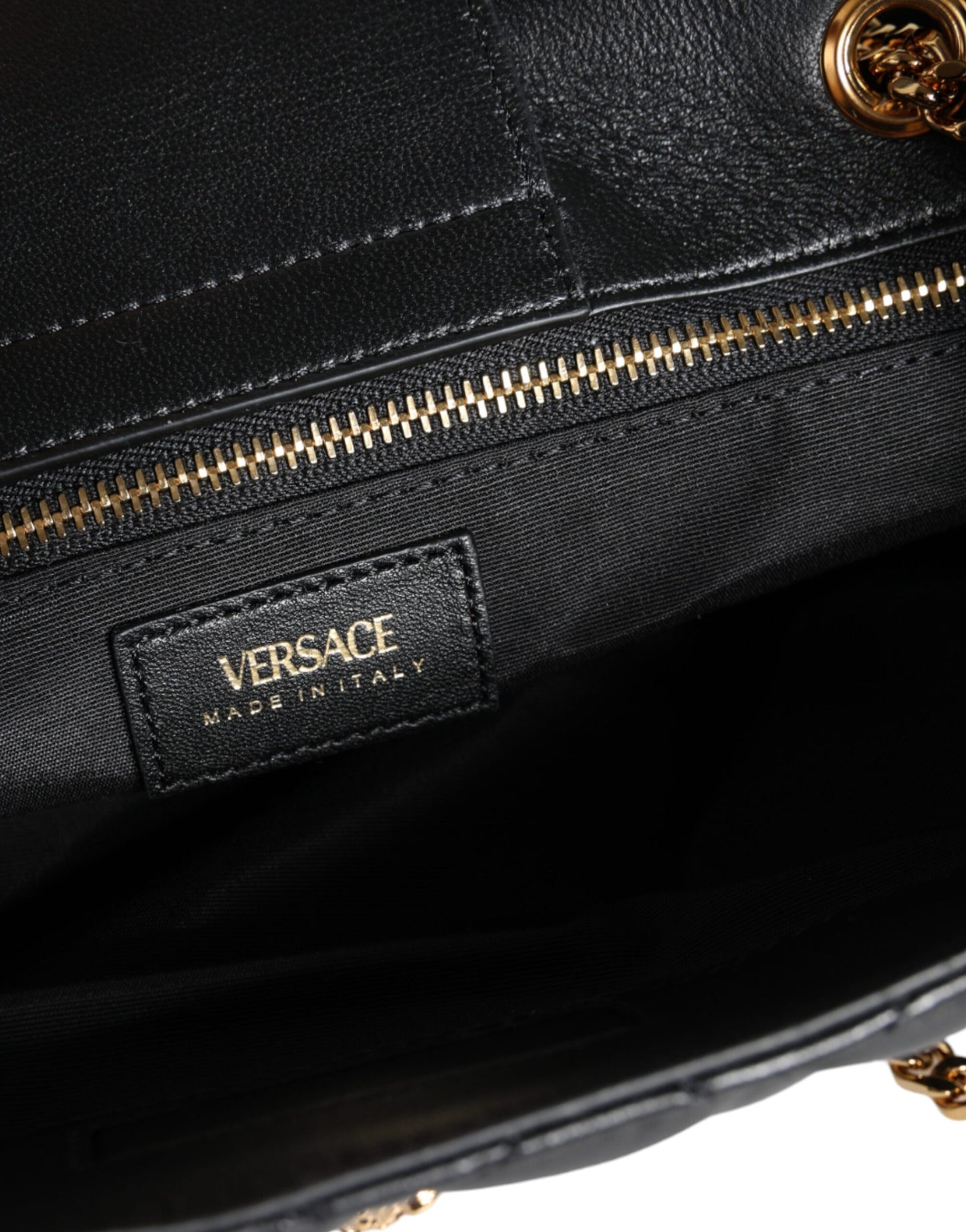 Sac à bandoulière en cuir nappa matelassé noir Versace