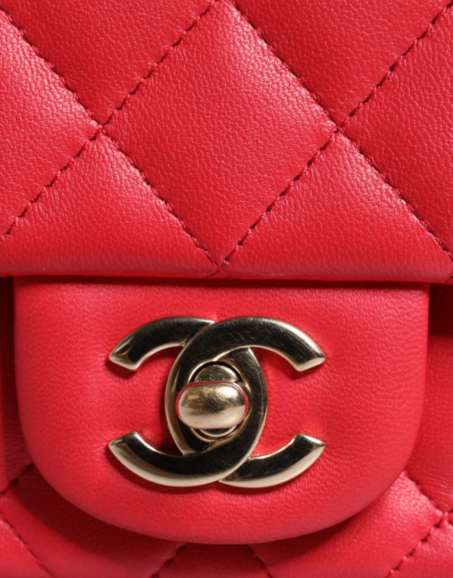 Chanel Pink Matelasse Chain Schultertasche aus Lammleder Mini