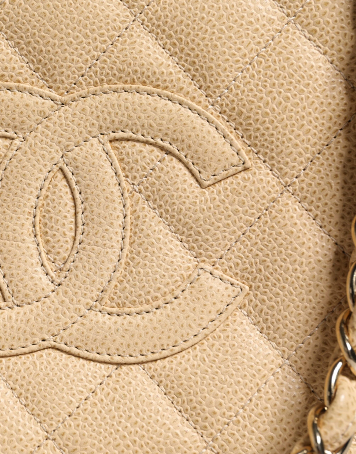 Sac à main en cuir beige Chanel Caviar De Coco avec chaîne