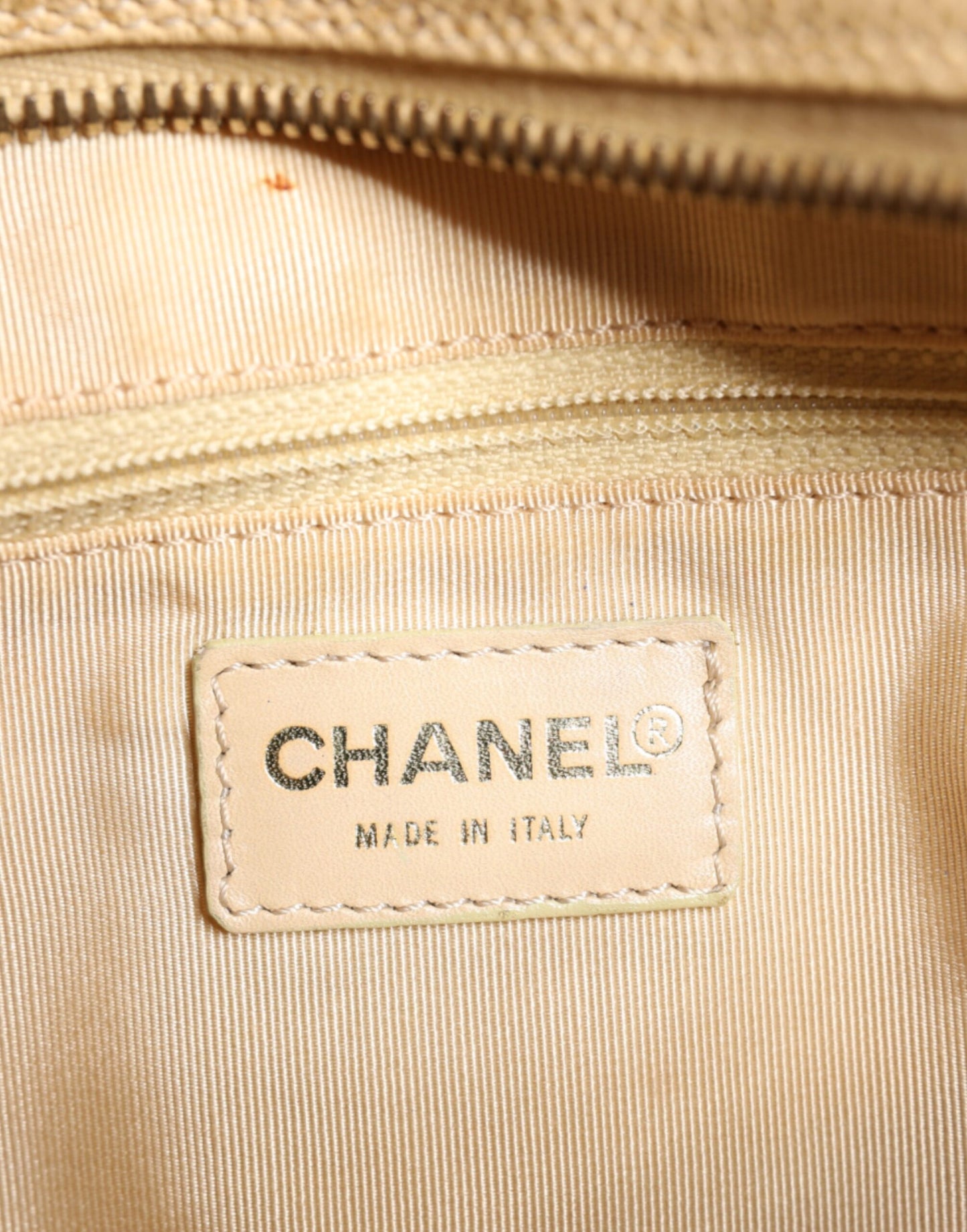 Sac à main en cuir beige Chanel Caviar De Coco avec chaîne