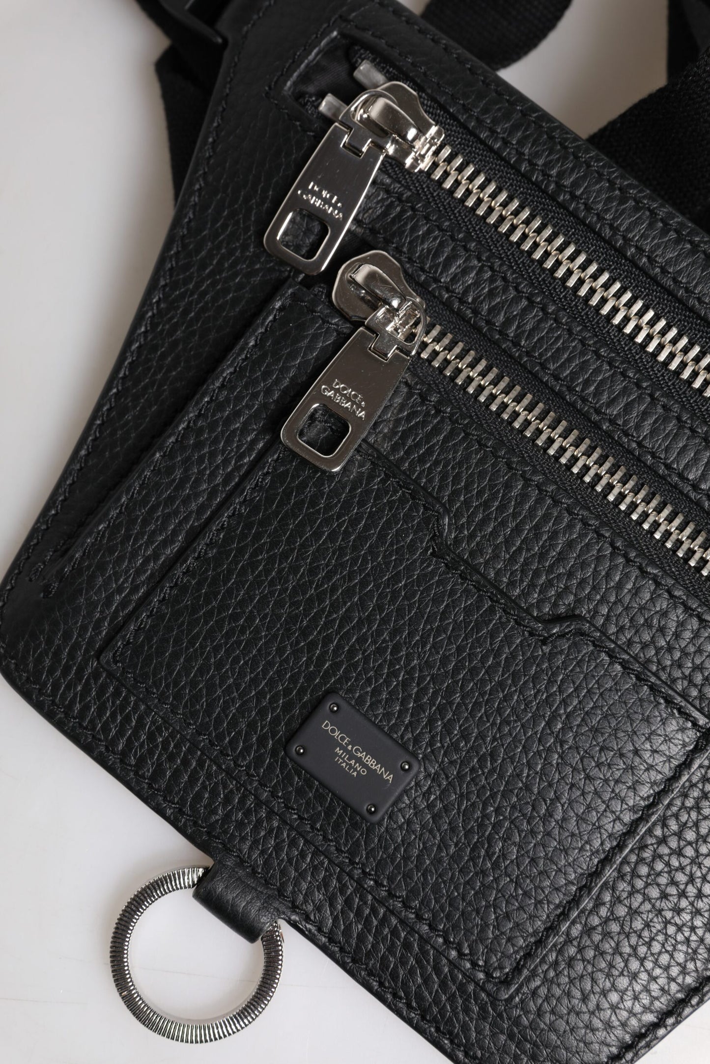 Dolce & Gabbana Gürteltasche aus schwarzem Kalbsleder mit Logo-Plakette