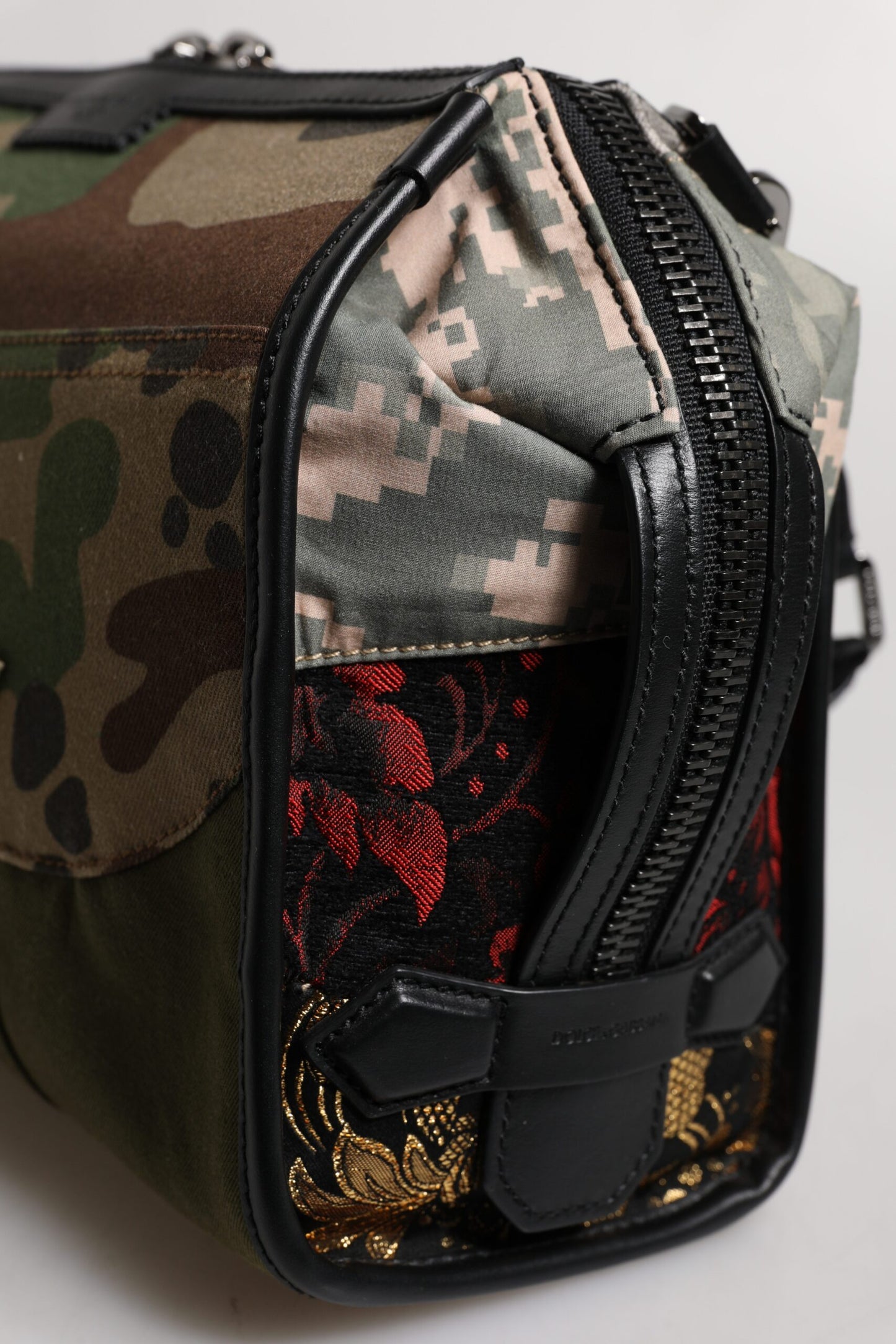 Dolce & Gabbana – Mehrfarbige Umhängetasche im Camouflage-Patchwork-Stil