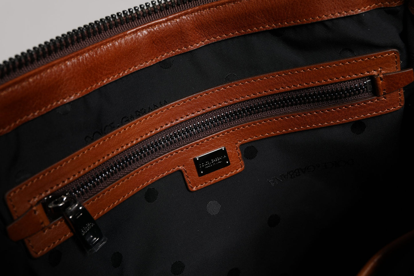 Dolce & Gabbana Beige Braune Duffle-Umhängetasche aus Baumwollleder