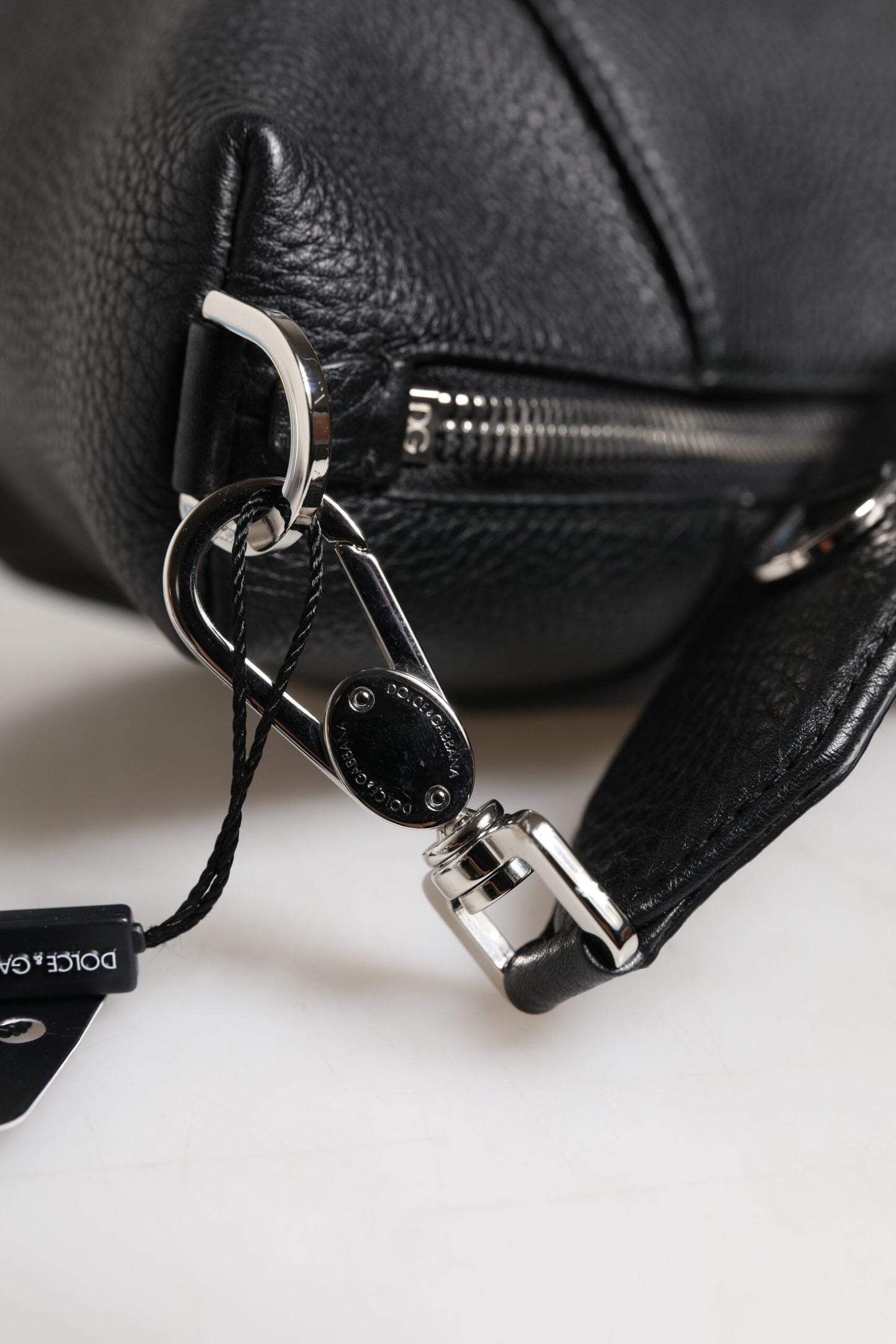 Dolce & Gabbana – Schulter-Umhängetasche aus schwarzem Leder mit Logo-Schild