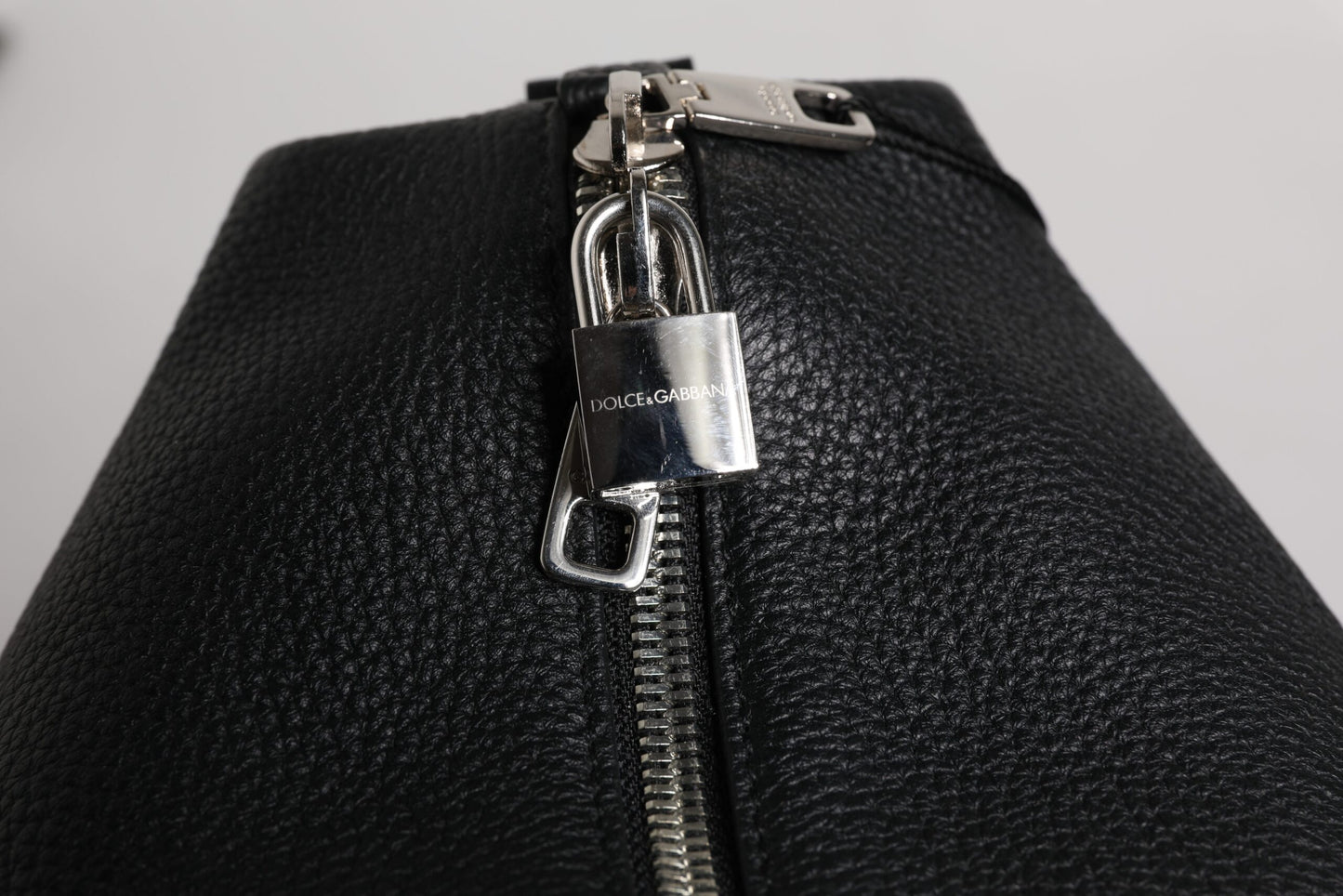 Dolce & Gabbana – Reisetasche aus schwarzem Kalbsleder mit Schulterriemen