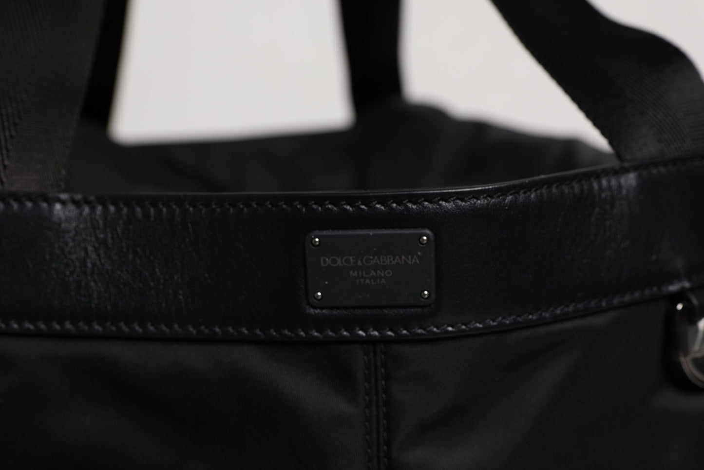 Dolce & Gabbana – Schultertasche aus schwarzem Nylon mit weißem Logo
