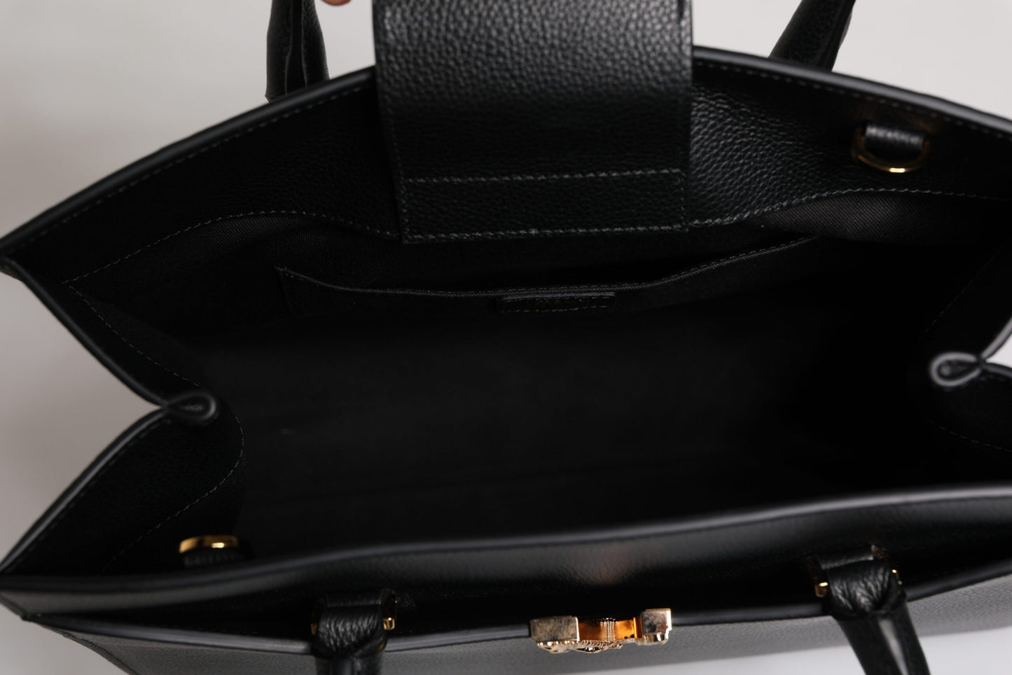 Grand sac à bandoulière en cuir noir Versace avec poignée supérieure