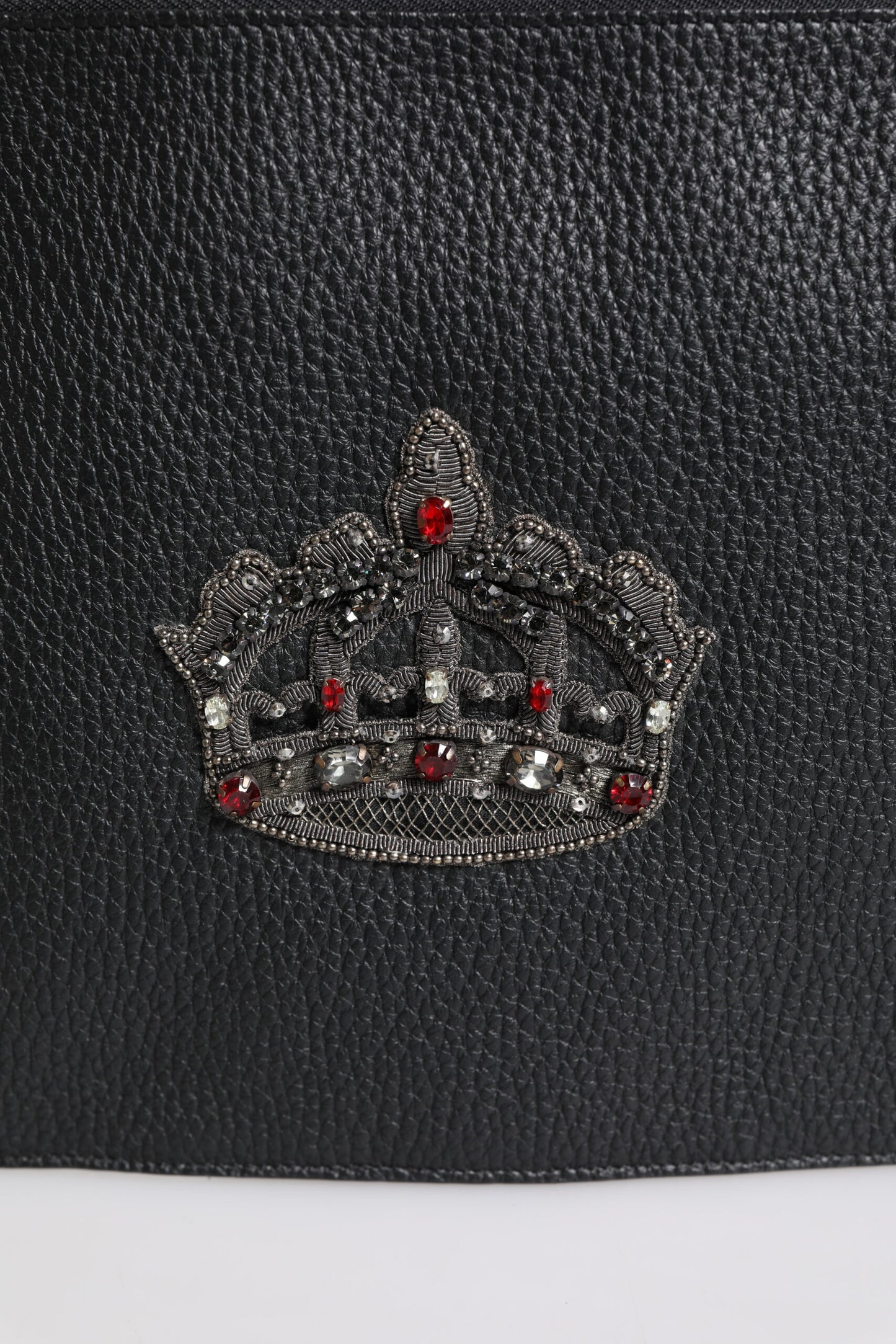 Dolce & Gabbana – Clutch aus schwarzem Kalbsleder mit Kronenverzierung