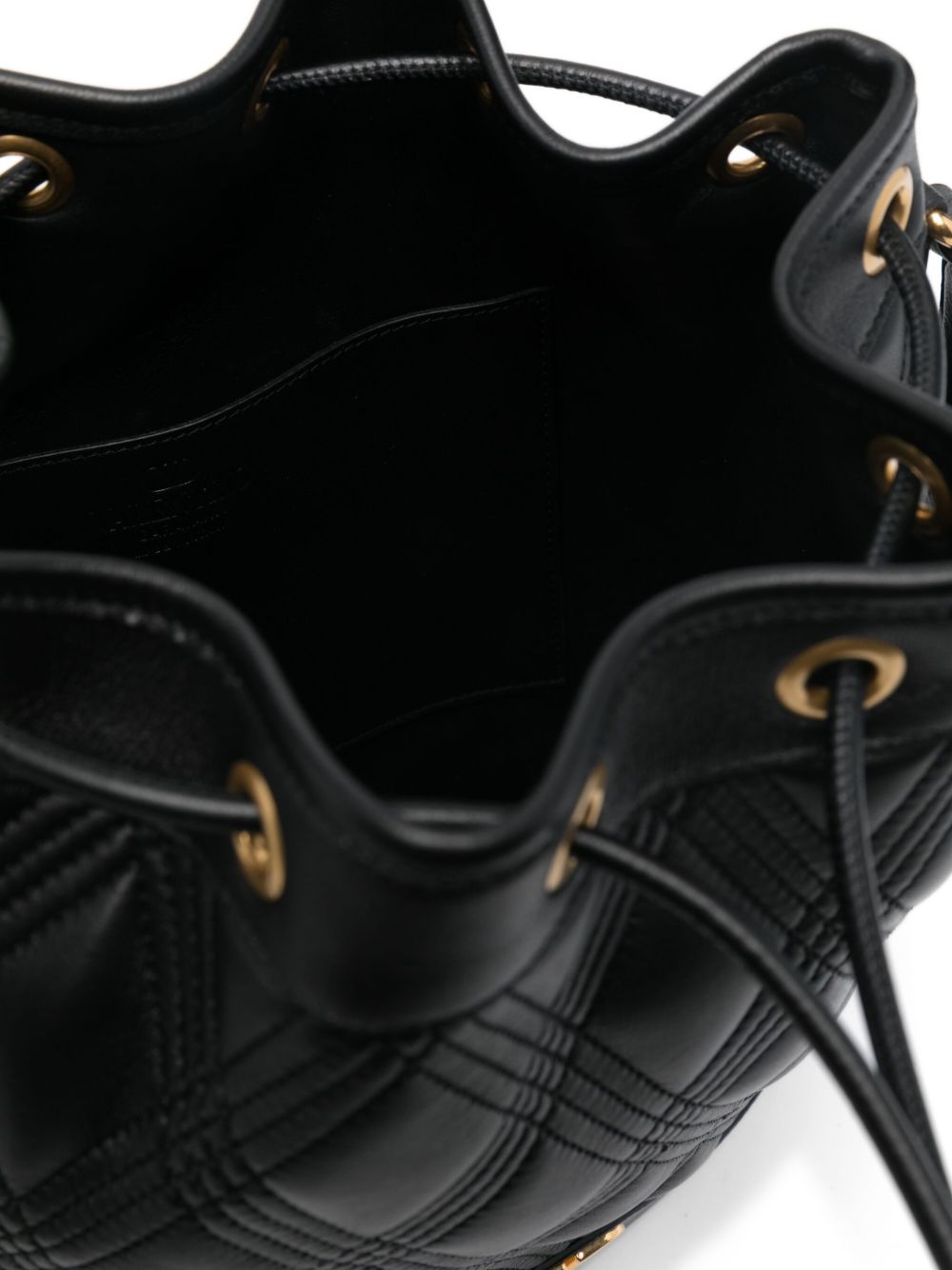 Sac seau en cuir Quiltie 67 de Valentino Garavani