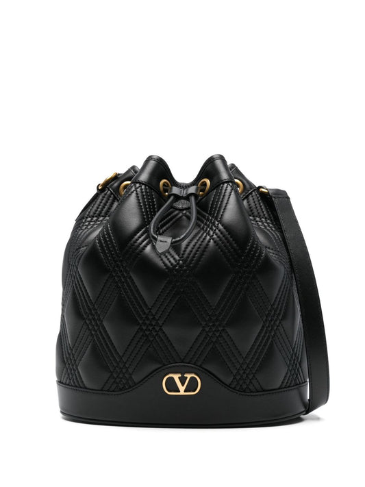 Sac seau en cuir Quiltie 67 de Valentino Garavani