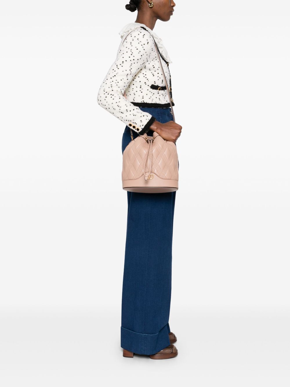 Sac seau en cuir Quiltie 67 de Valentino Garavani