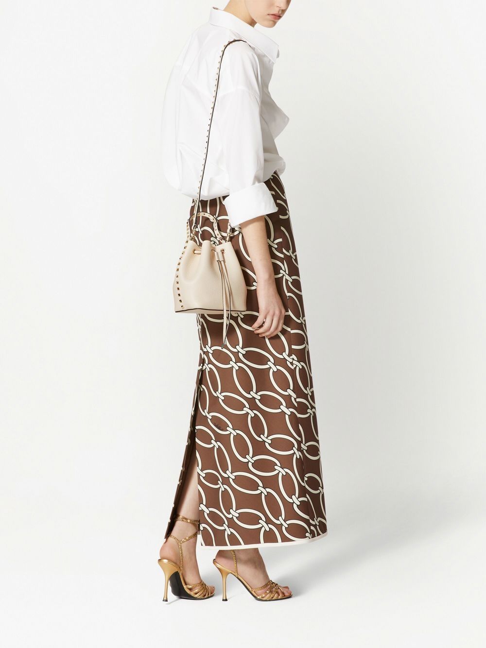 Valentino Garavani Rockstud Bucket Bag aus genarbtem Kalbsleder