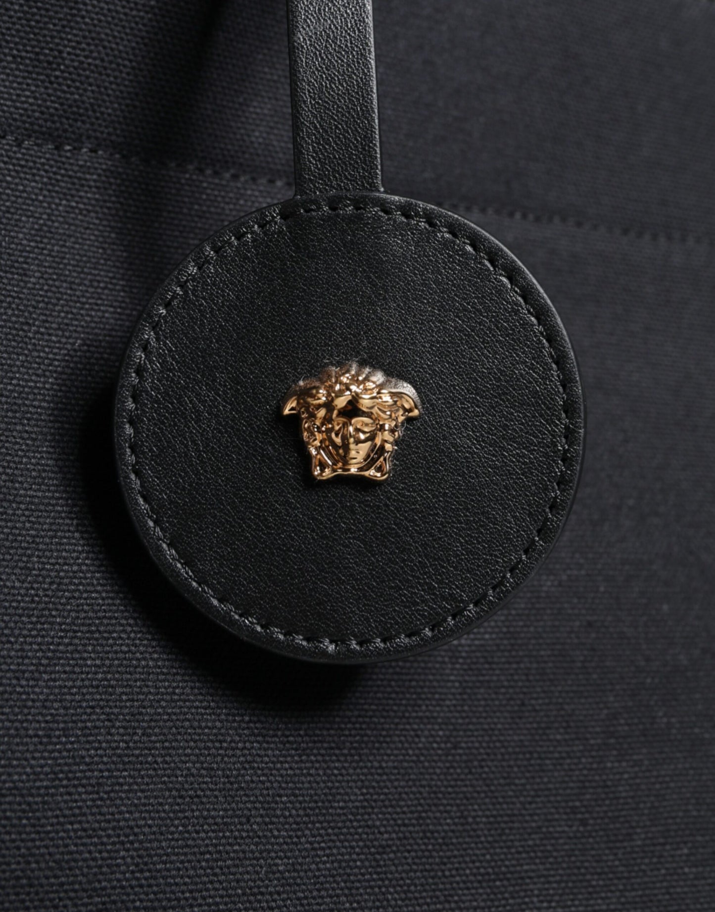 Sac fourre-tout à bandoulière en toile et cuir noir avec logo Versace