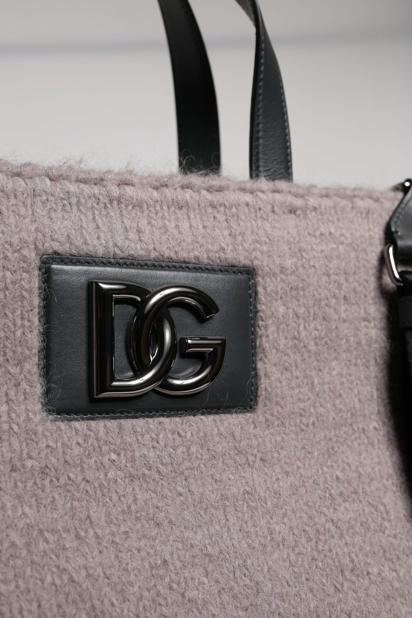 Sac fourre-tout à bandoulière Dolce &amp; Gabbana en laine d'alpaga grise avec plaque logo