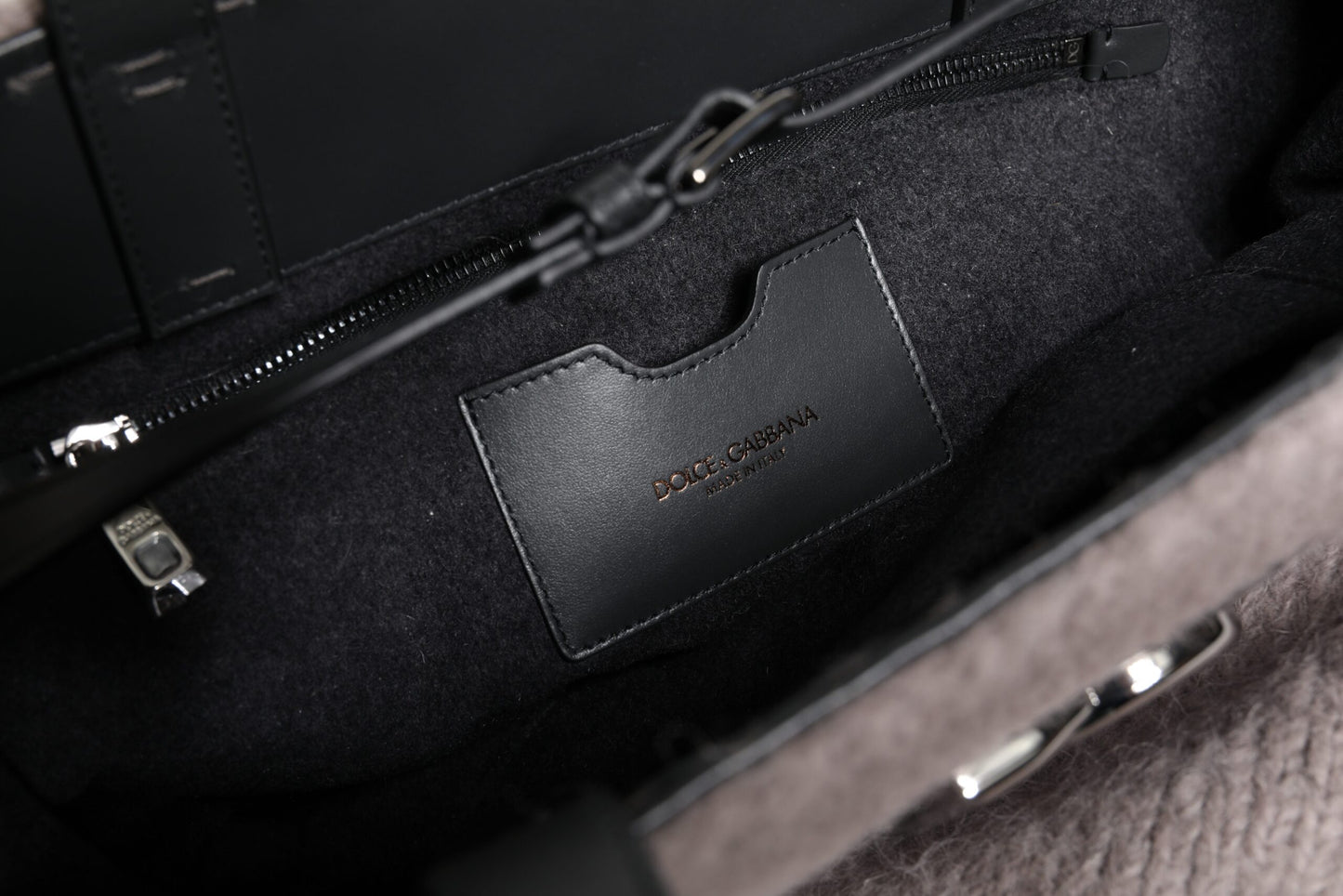 Sac fourre-tout à bandoulière Dolce &amp; Gabbana en laine d'alpaga grise avec plaque logo