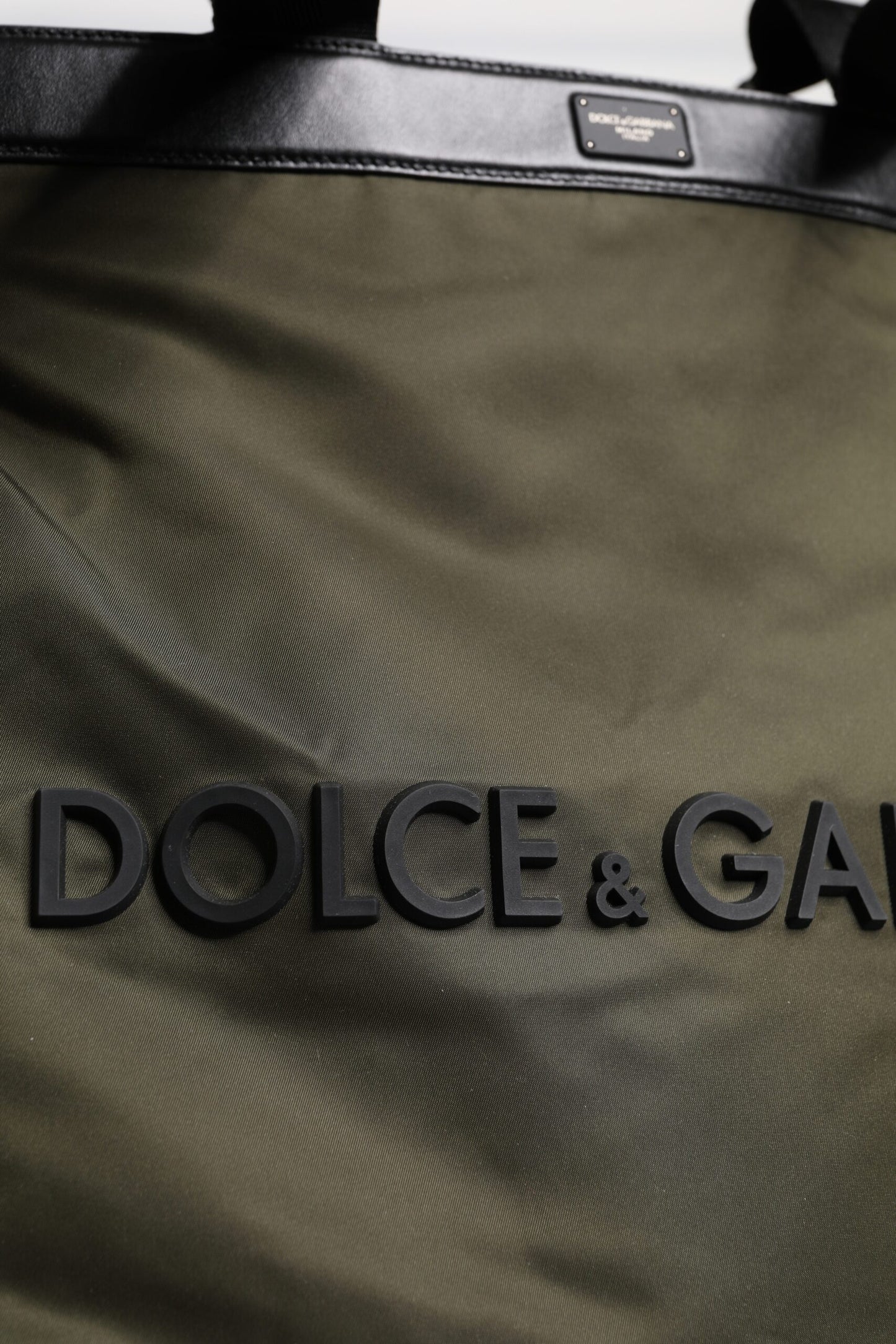 Dolce &amp; Gabbana Tragetasche aus Nylon in Militärgrün mit Schultergurt