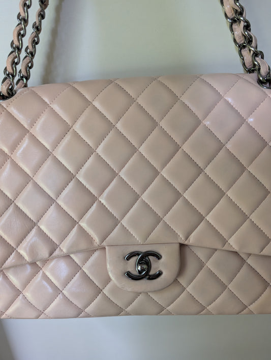 Sac Chanel Maxi en cuir d'agneau rose layette