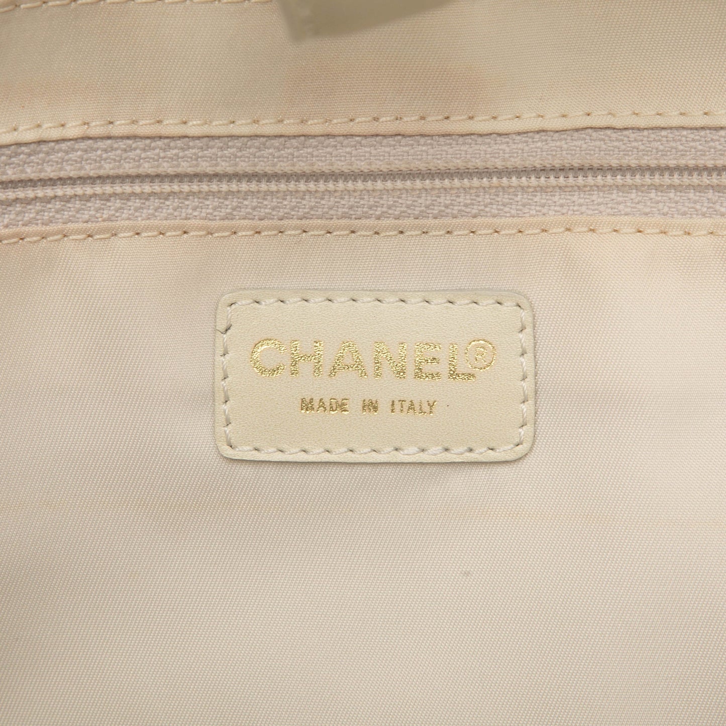 Gebraucht: Chanel New Travel Line Tote – Nylon und Leder (2002–2003)