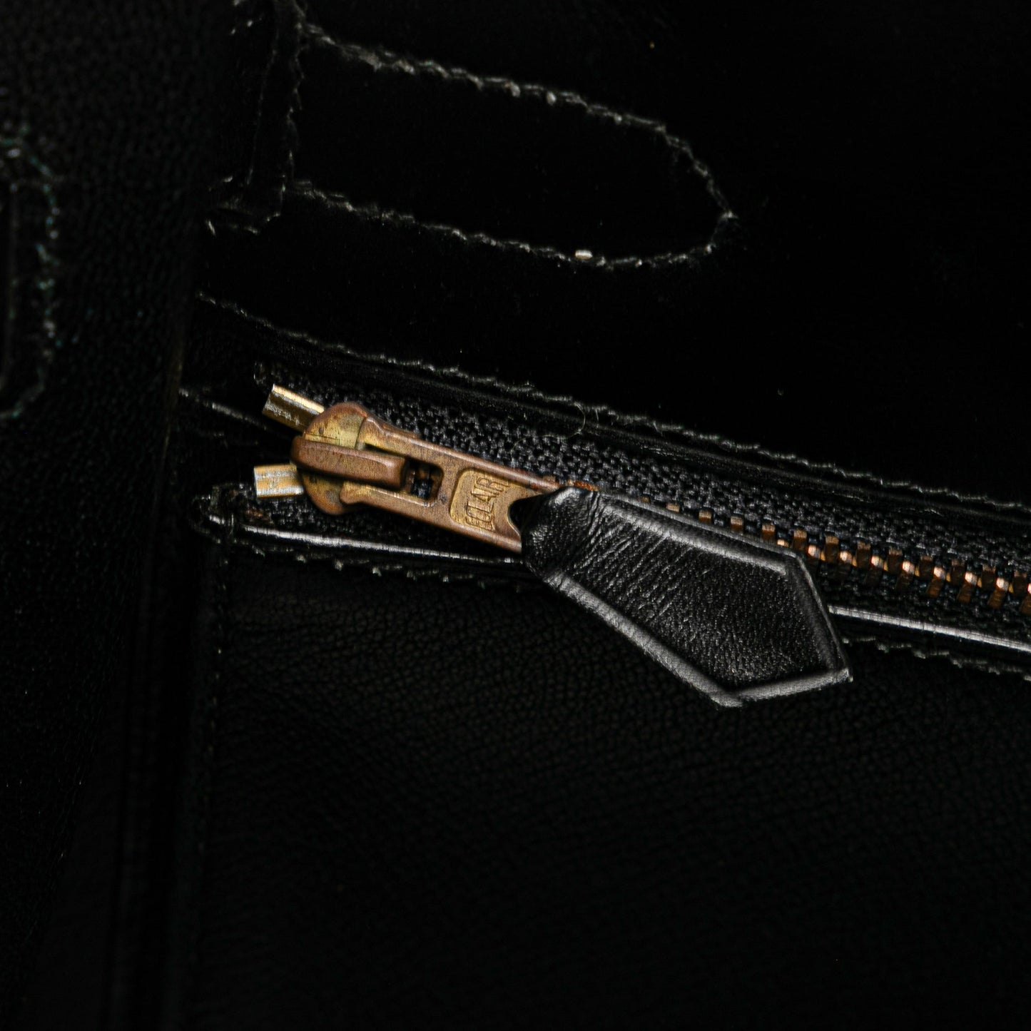 Preloved: Hermès Kelly 32 Box Calf Sellier – Noir / Gold Hardware (1991)